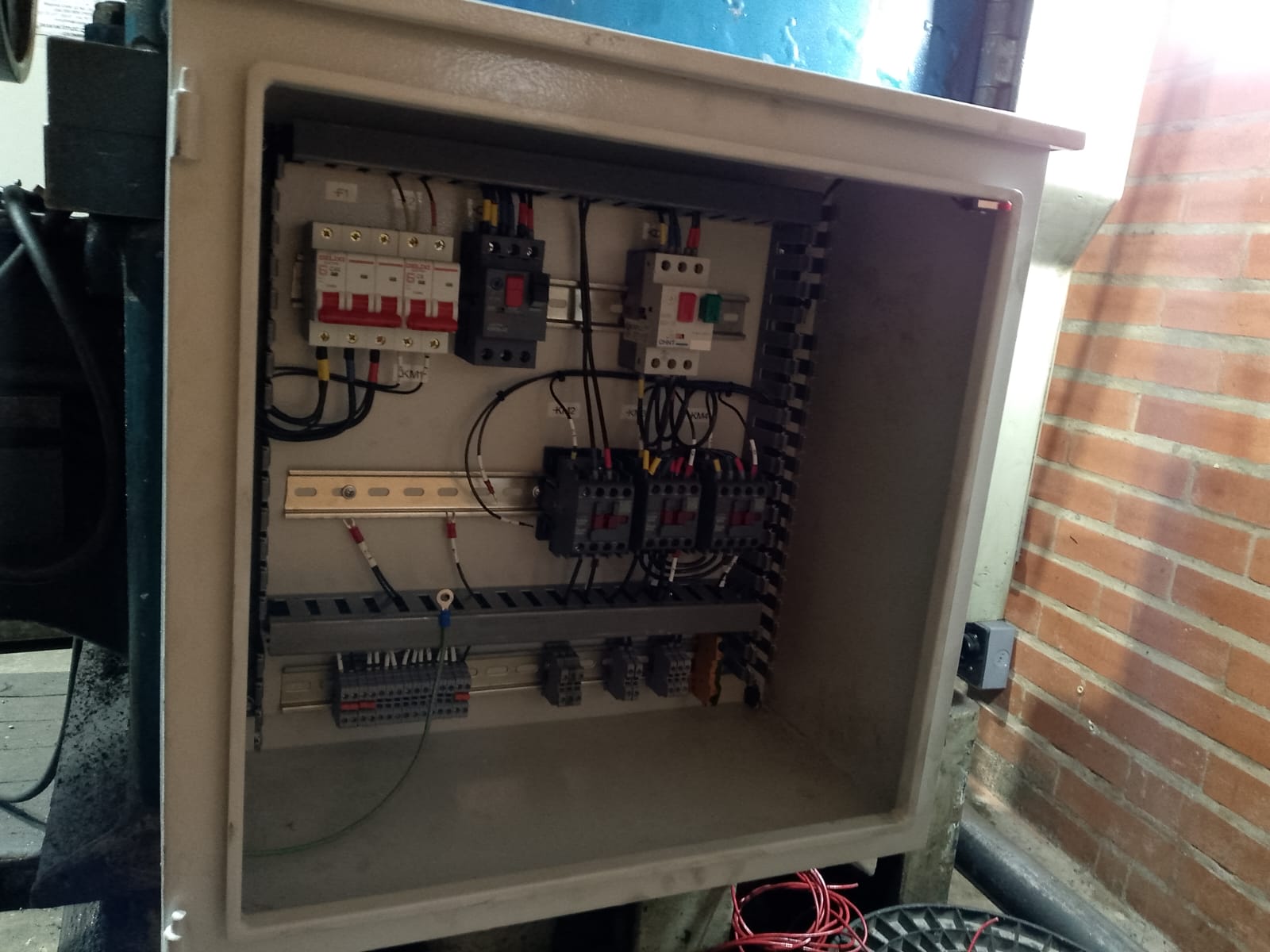 Instalaciones y mantenimiento eléctrico